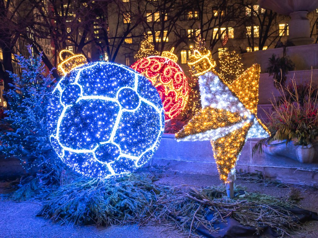 The Pulitzer Fountain always has pretty Christmas lights in NYC. The 202 installation were giant ornaments.