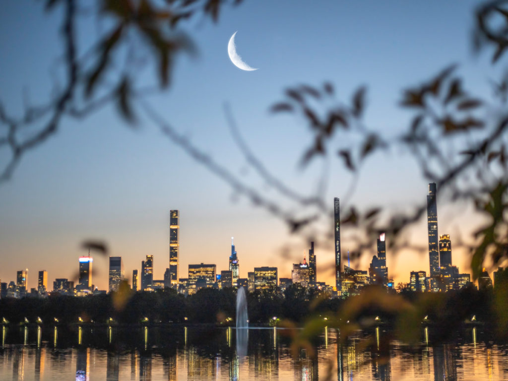 Jacqueline Kennedy Onassis Reservoir has some of the best Central Park Photo Spots during sunset.