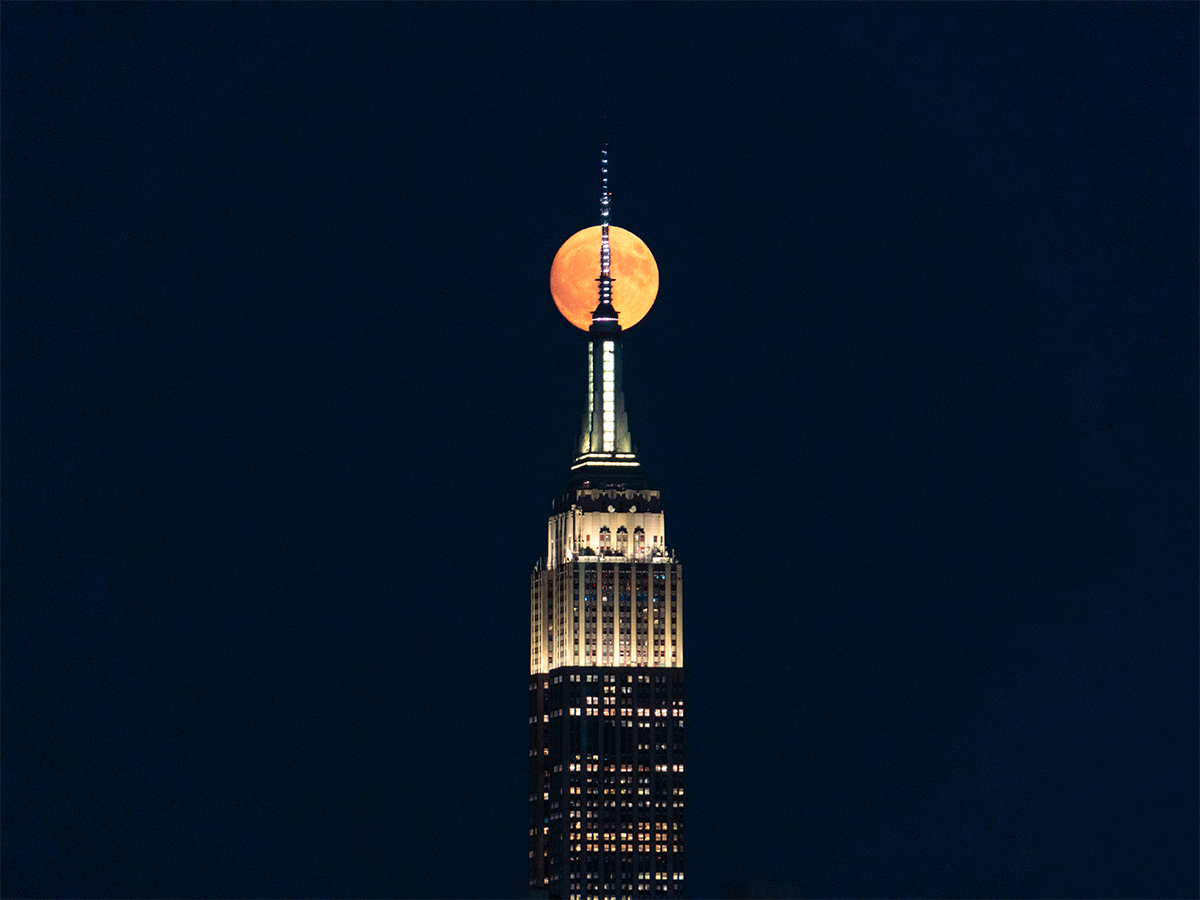 Supermoon NYC skyline photography with the Empire State Building.