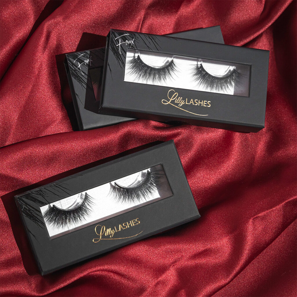 False lashes product photography.