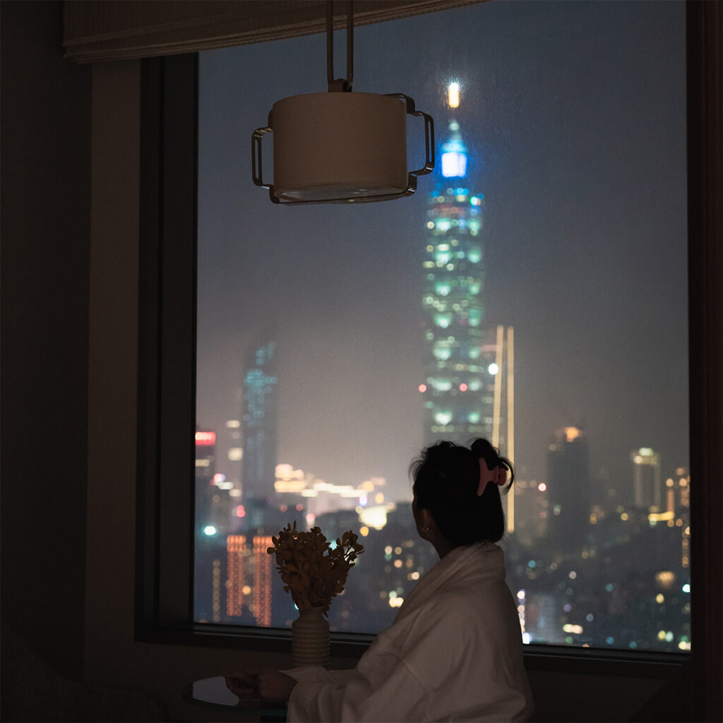 Night time view from the  Shangri-La Far Eastern, Taipei Horizon Deluxe Room.