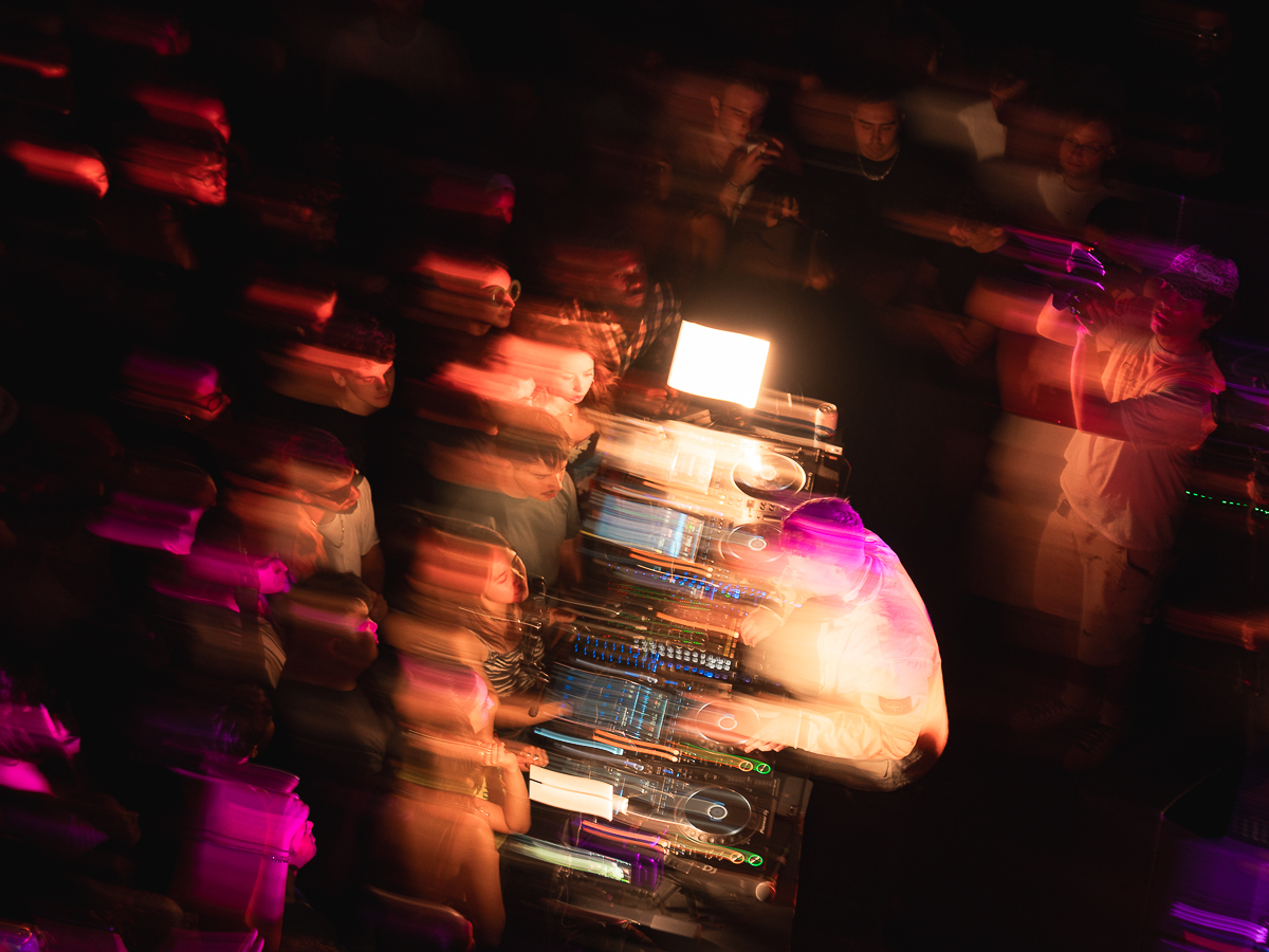 Motion blur of Sam Gellaitry Brooklyn Pop Up Set.