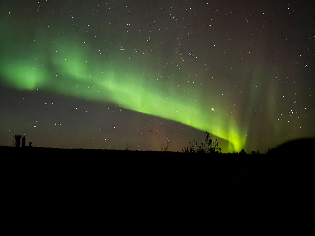 Image of photographing the Northern Lights with an iPhone.