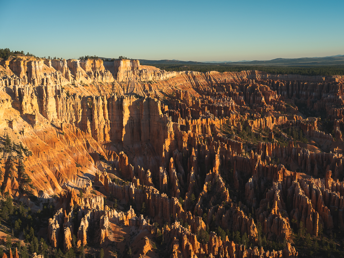 Golden hour light on Bryce Canyon's hoodoos, the classic photo stop on a 3 day Bryce Canyon itinerary.