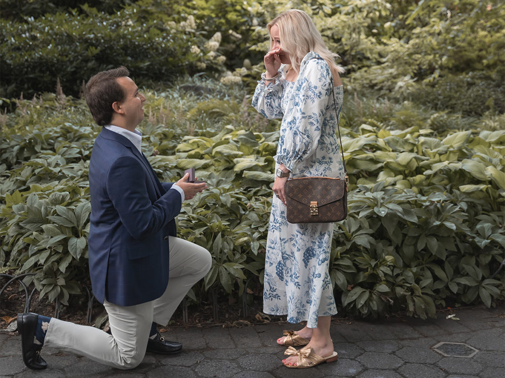 Neil Cato proposes to his fiancé, Emily Hamilton, at a quiet and intimate spot at the entrance of the Mall for a romantic Central Park proposal in the summer.