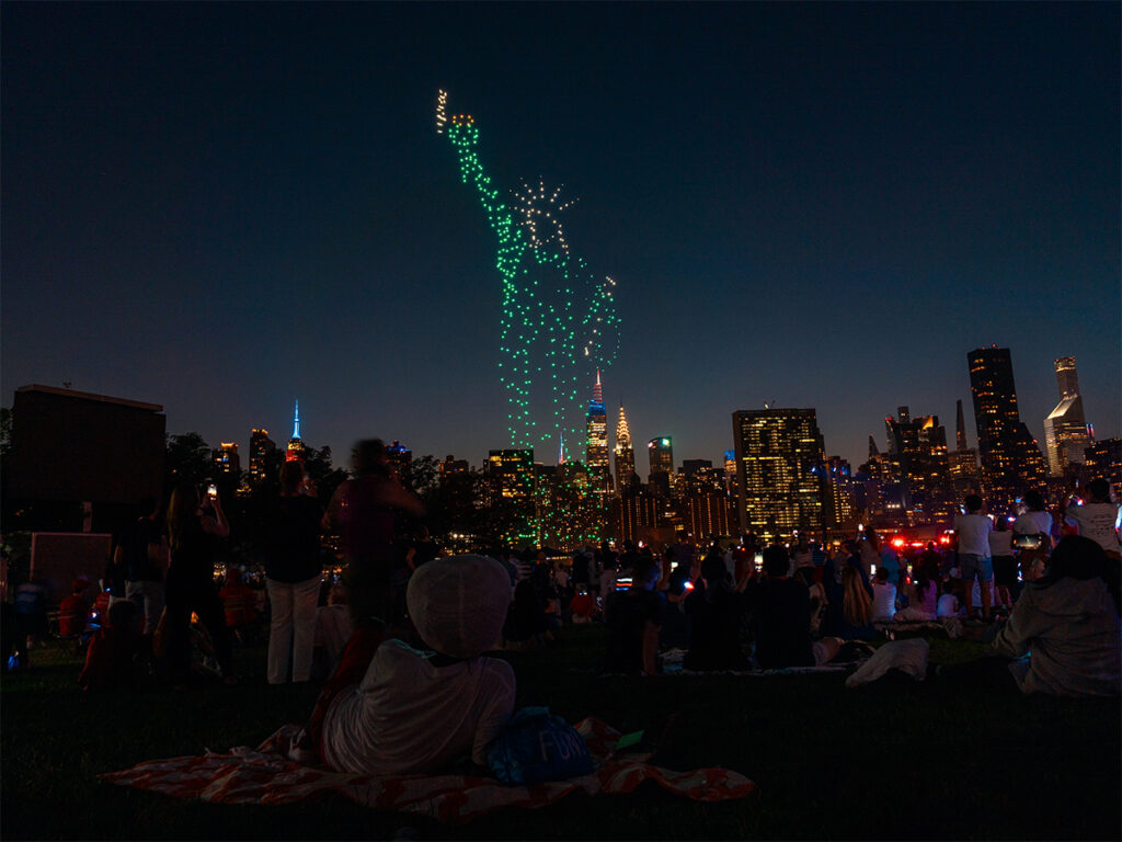 500 drone light show form to make the Statue of Liberty.